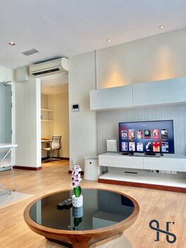 homesuite home at riverson soho