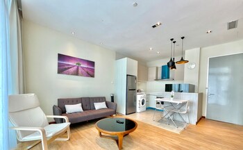 homesuite home at riverson soho