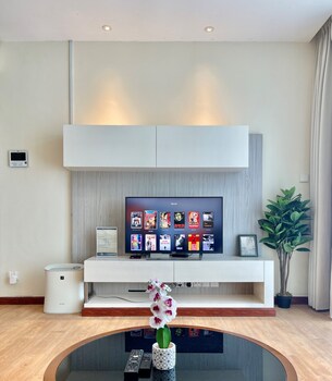 homesuite home at riverson soho