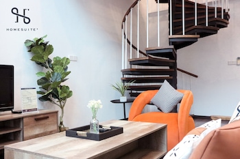 homesuite home at riverson soho
