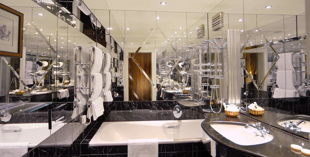grand mercure singapore roxy