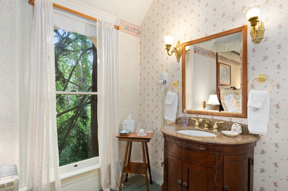 the gables wine country inn