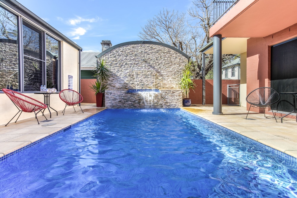 berry village boutique motel