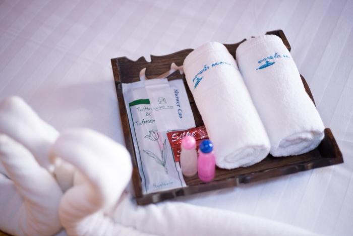 talad nam klong hae resort