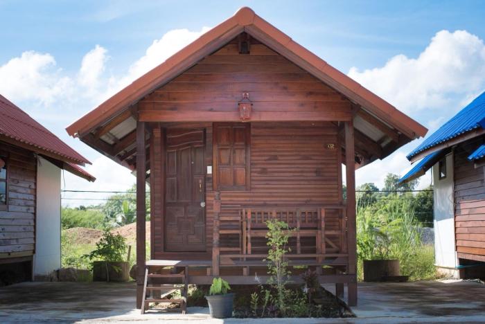 talad nam klong hae resort