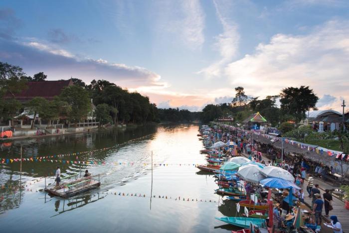 talad nam klong hae resort