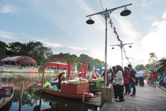 talad nam klong hae resort