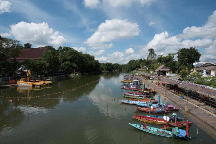 talad nam klong hae resort