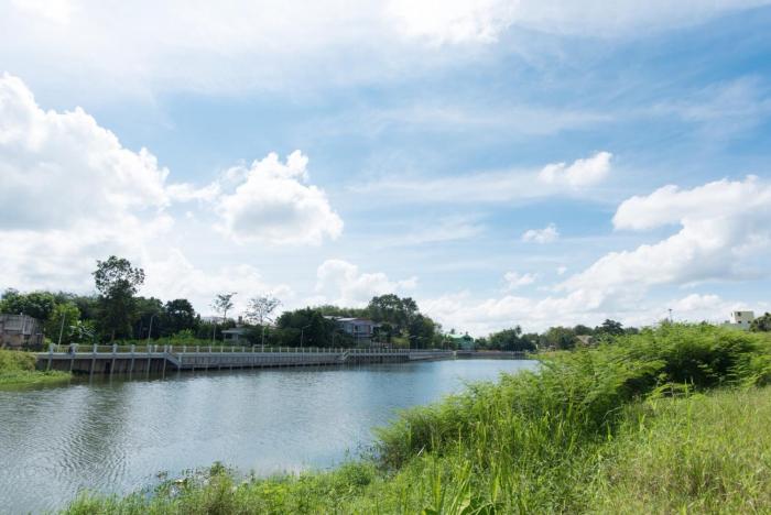 talad nam klong hae resort