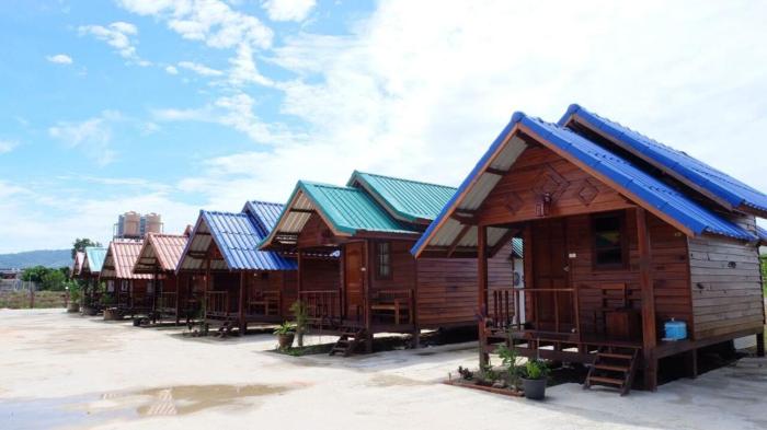 talad nam klong hae resort