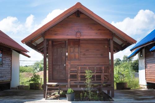 talad nam klong hae resort