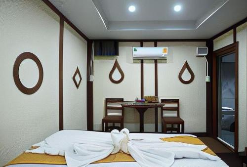 talad nam klong hae resort