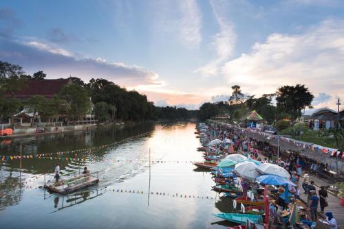 talad nam klong hae resort