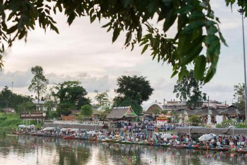 talad nam klong hae resort