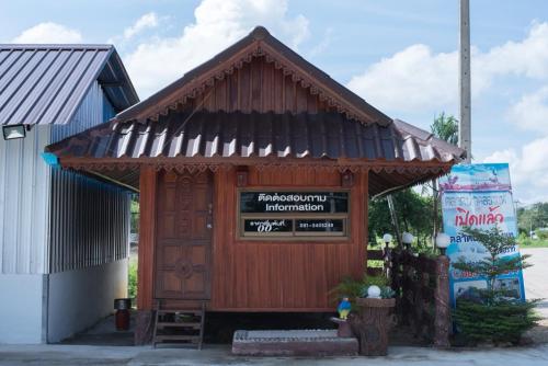 talad nam klong hae resort
