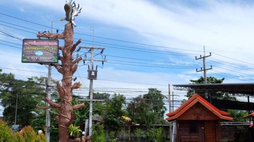 talad nam klong hae resort