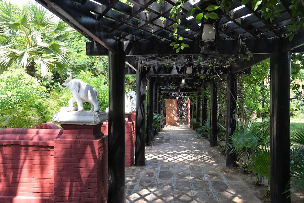 thazin garden hotel