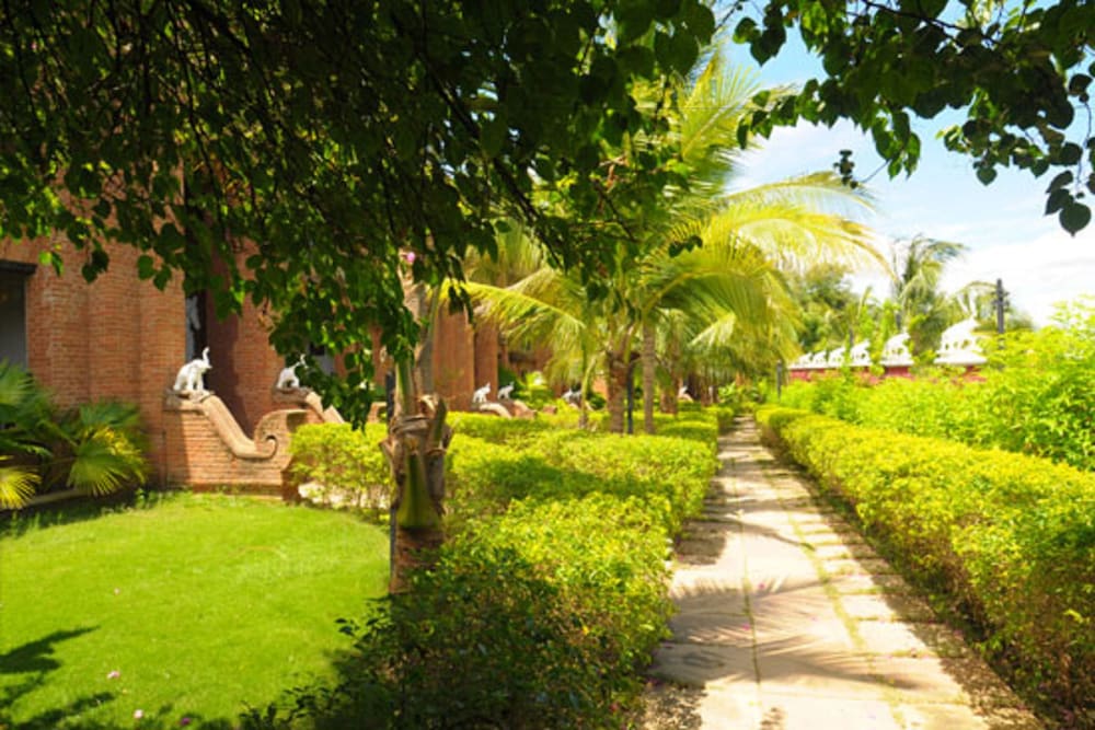 thazin garden hotel
