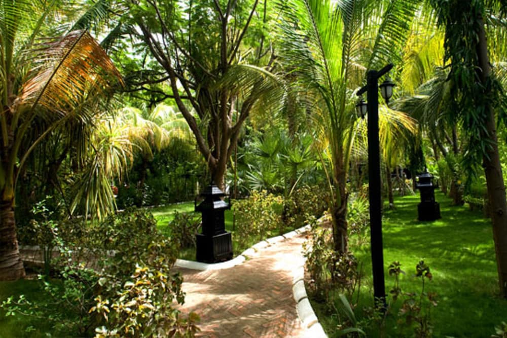 thazin garden hotel