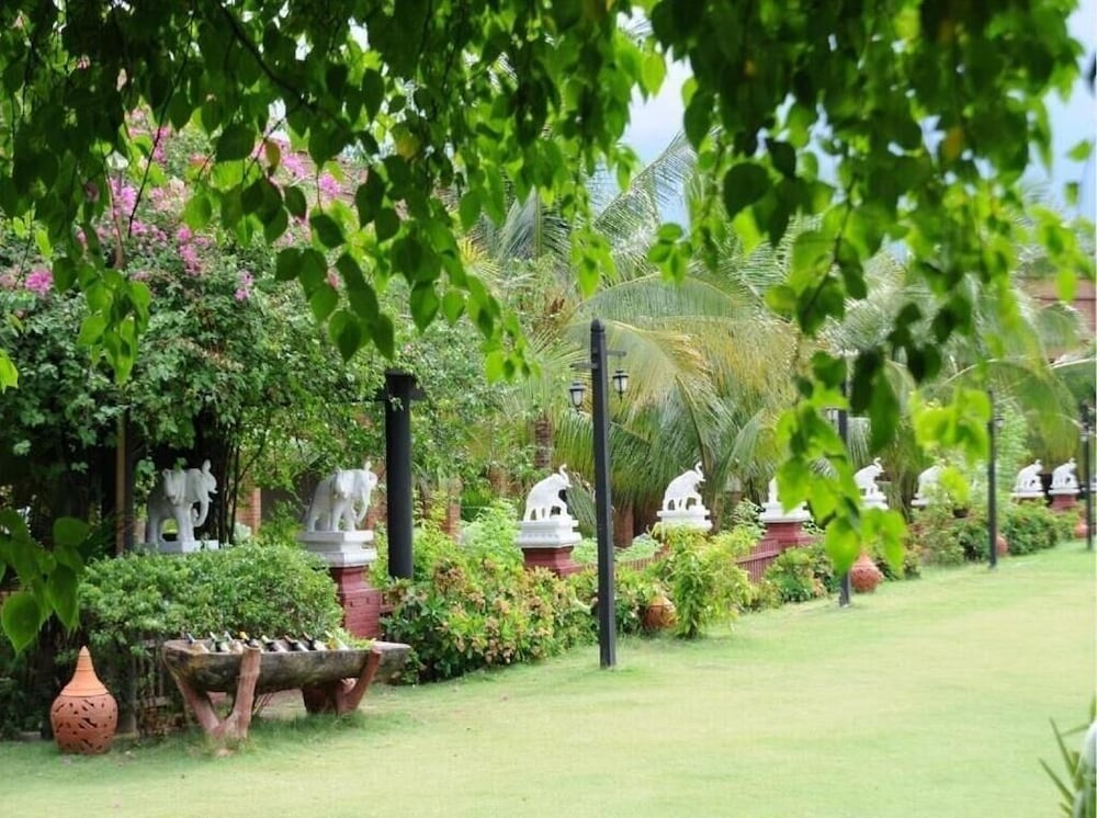 thazin garden hotel
