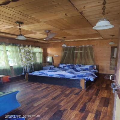 Dal Fog Guest House,Dal Lake>>Srinagar,0 star