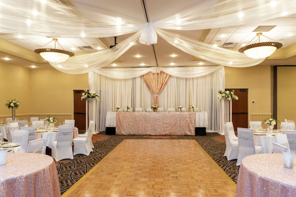 doubletree by hilton hotel grand rapids airport