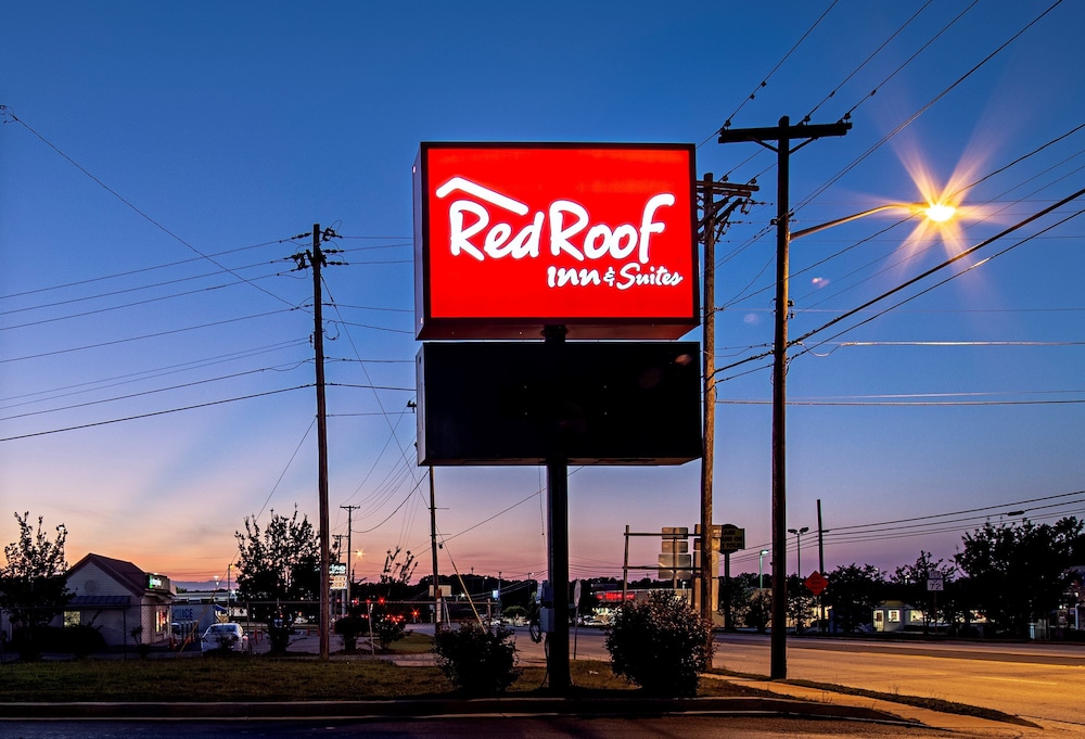 red roof inn and suites greenwood sc