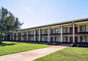red roof inn and suites greenwood sc