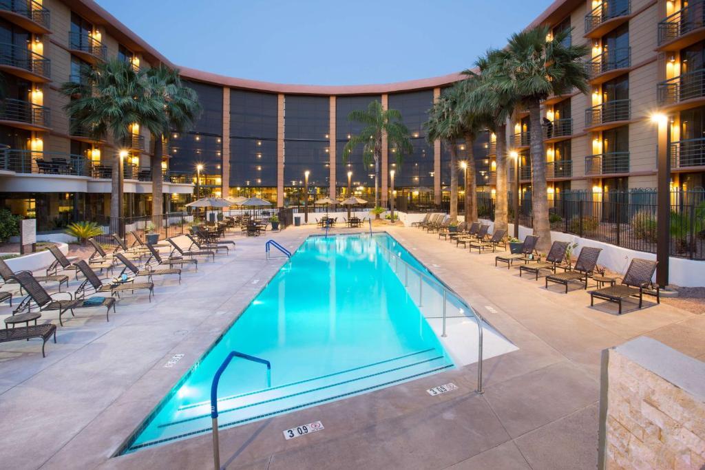 embassy suites by hilton phoenix biltmore