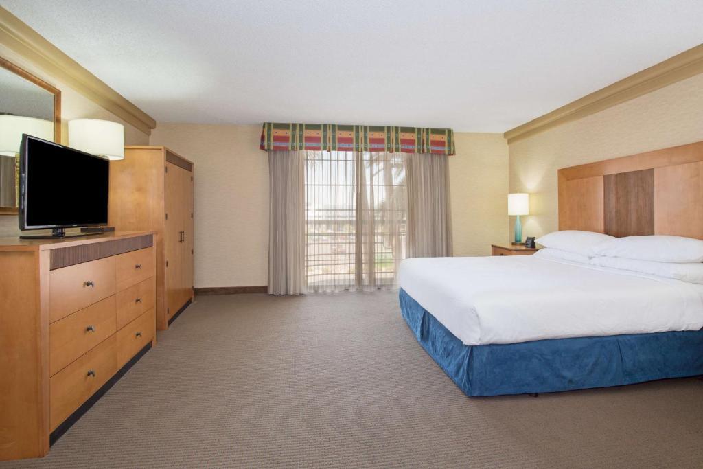 embassy suites by hilton phoenix biltmore