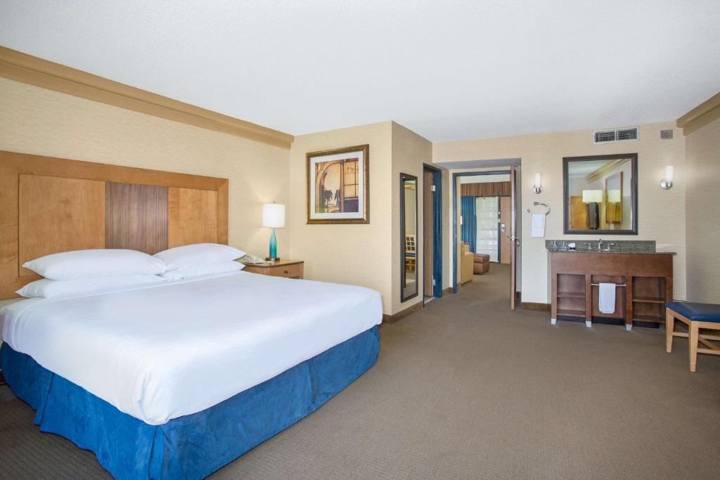 embassy suites by hilton phoenix biltmore