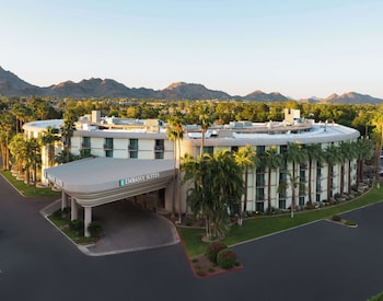 embassy suites by hilton phoenix biltmore