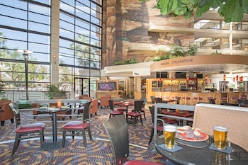 embassy suites by hilton phoenix biltmore