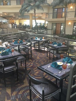 embassy suites by hilton phoenix biltmore