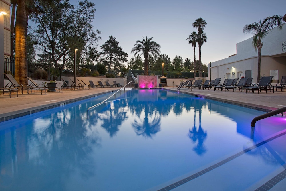 embassy suites by hilton phoenix biltmore
