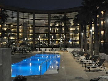 embassy suites by hilton phoenix biltmore