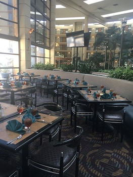 embassy suites by hilton phoenix biltmore