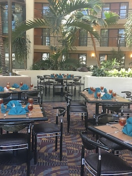 embassy suites by hilton phoenix biltmore