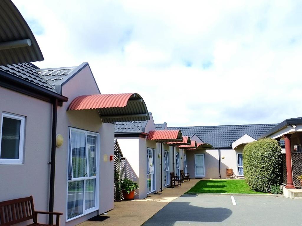 airport birches motel