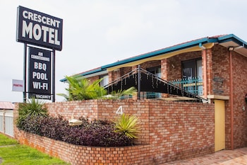 crescent motel