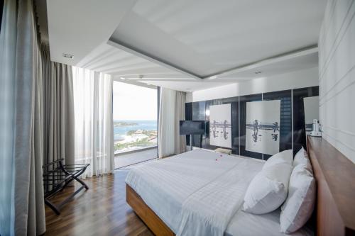 acqua villa managed by alternaty