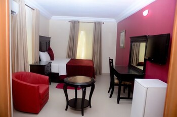 the emperors place plot 12 oak villa