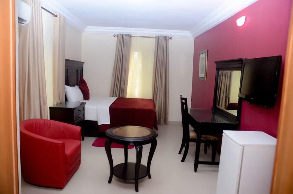 the emperors place plot 12 oak villa