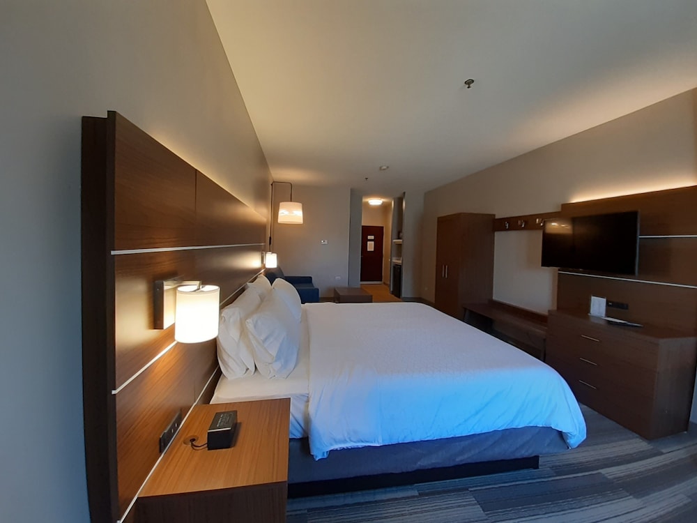 holiday inn express trincity by ihg