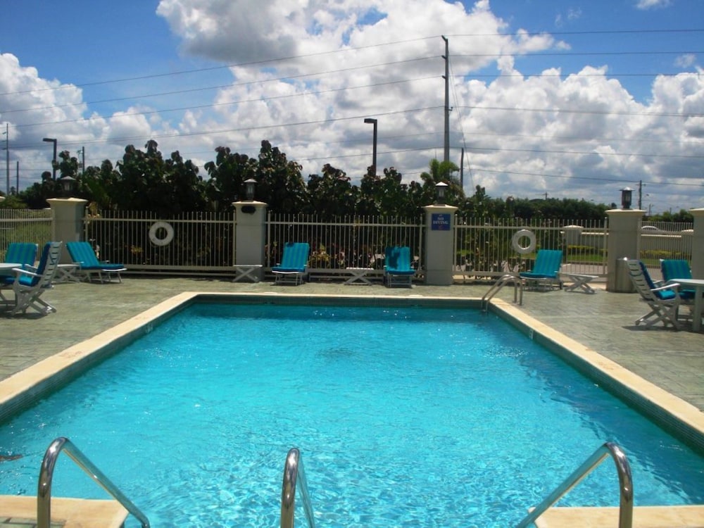 holiday inn express trincity by ihg