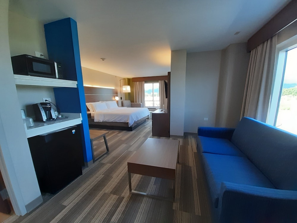 holiday inn express trincity by ihg