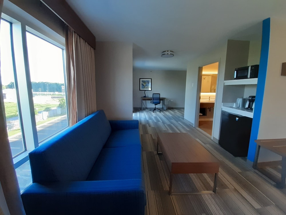 holiday inn express trincity by ihg