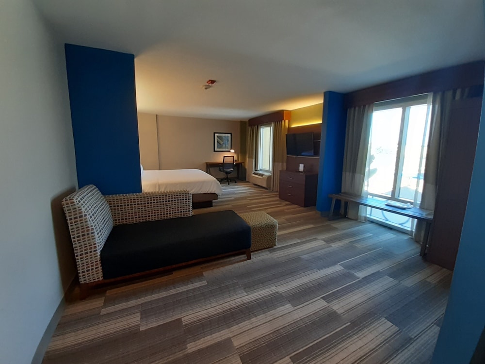 holiday inn express trincity by ihg