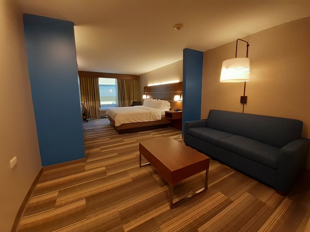 holiday inn express trincity by ihg