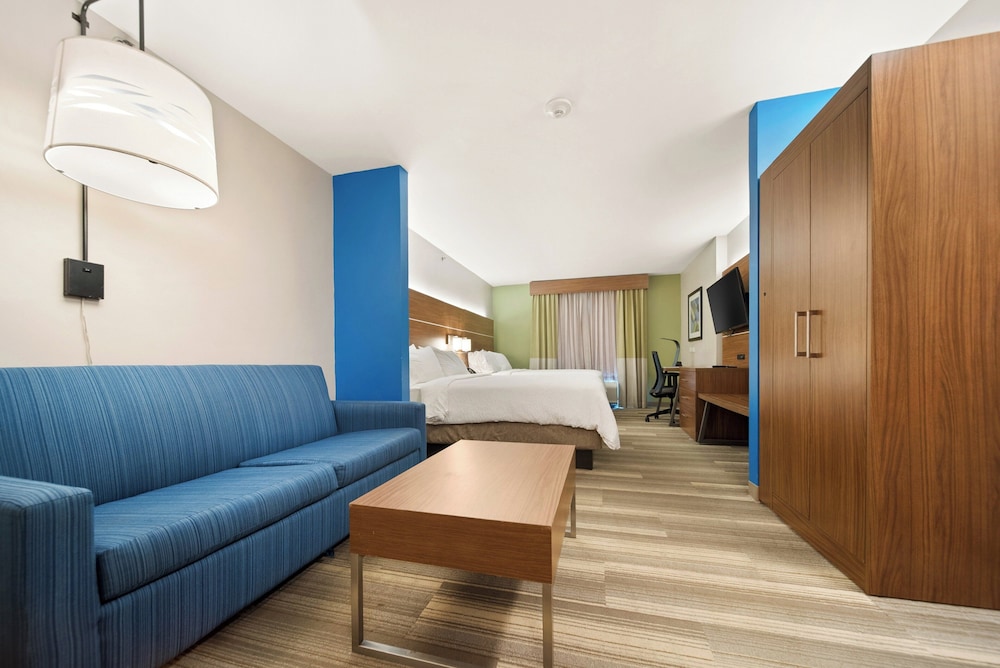 holiday inn express trincity by ihg